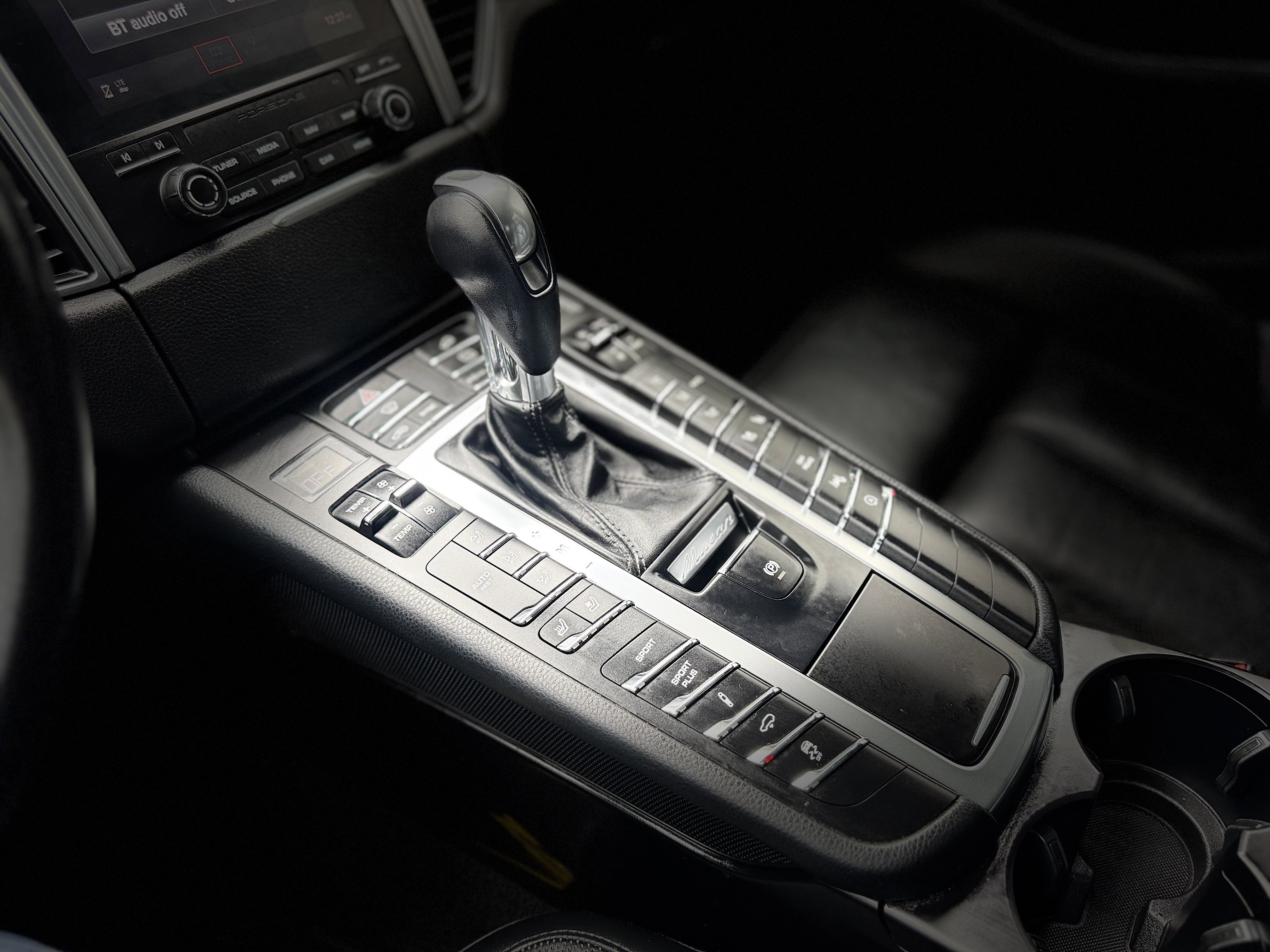 Used 2017 Porsche Macan Turbo image 33