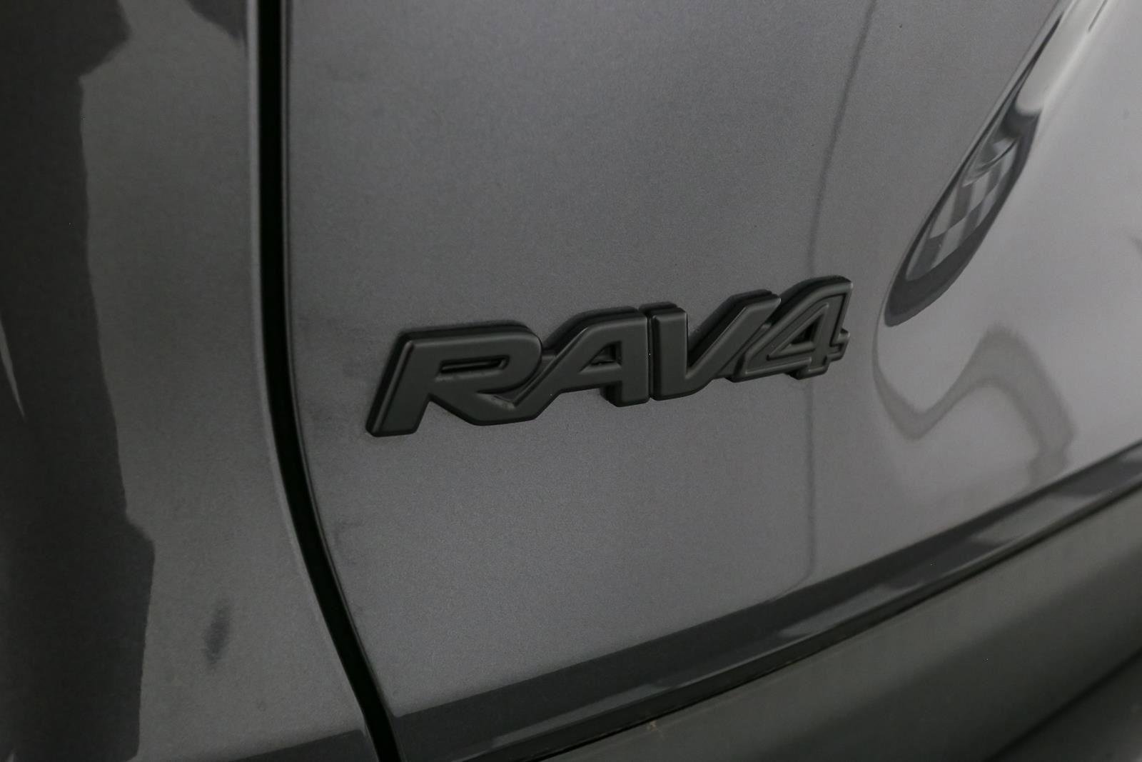 Used 2022 Toyota RAV4 XLE w/ XLE Grade Weather Package AWD/4WD image 10