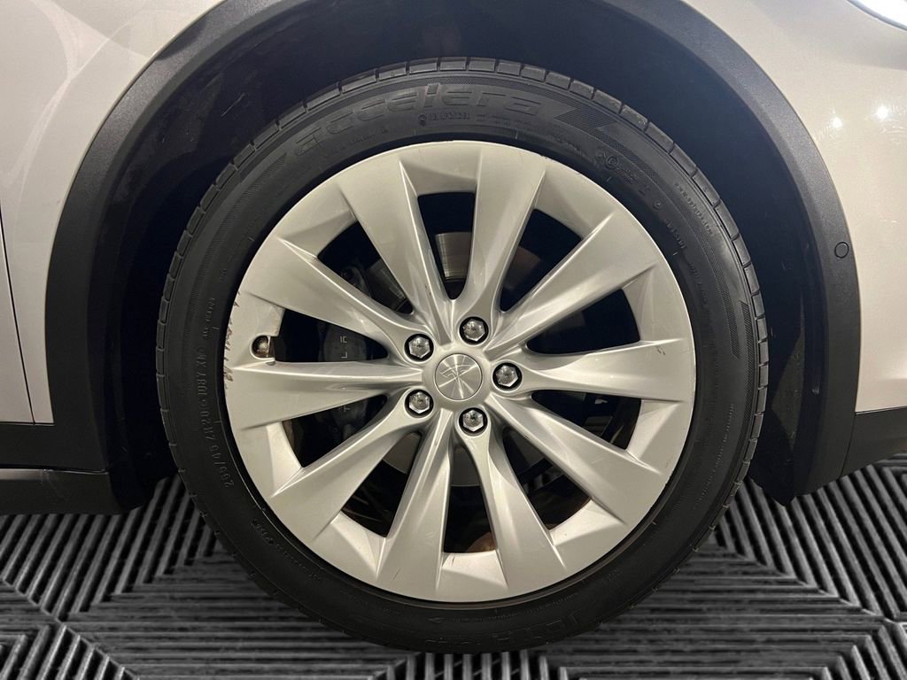 Used 2018 Tesla Model X 75D AWD/4WD image 10