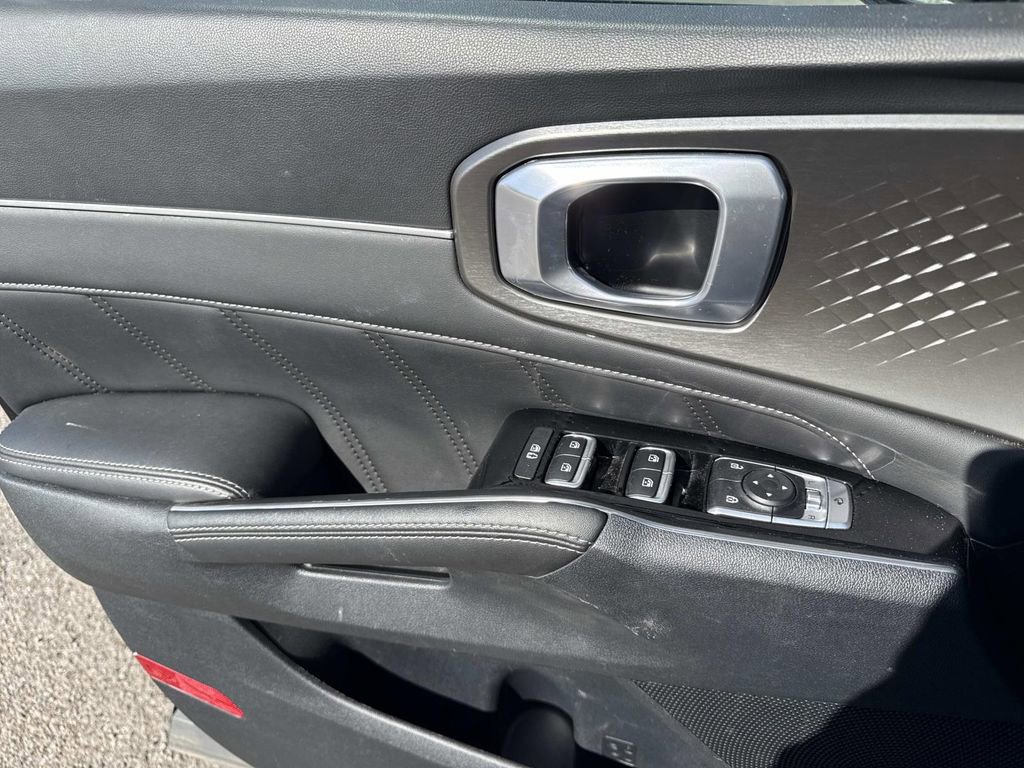 Used 2023 Kia Sorento SX image 12