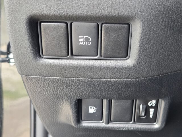 Used 2021 Toyota C-HR LE FWD image 25