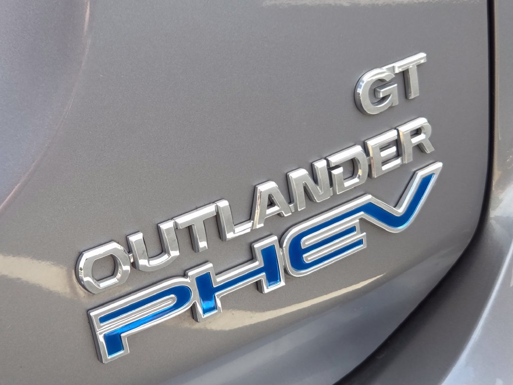 Used 2018 Mitsubishi Outlander 4WD Plug-In Hybrid image 24
