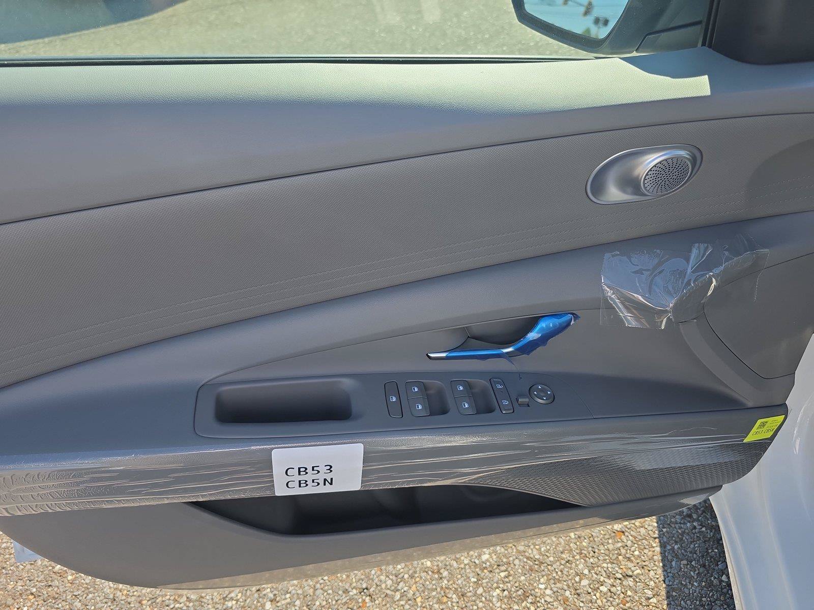New 2026 Hyundai Elantra SE FWD image 11