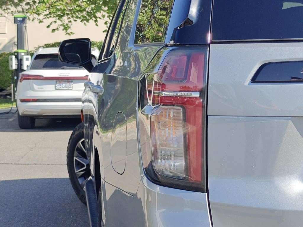 Used 2023 Chevrolet Tahoe Z71 w/ Luxury Package image 38