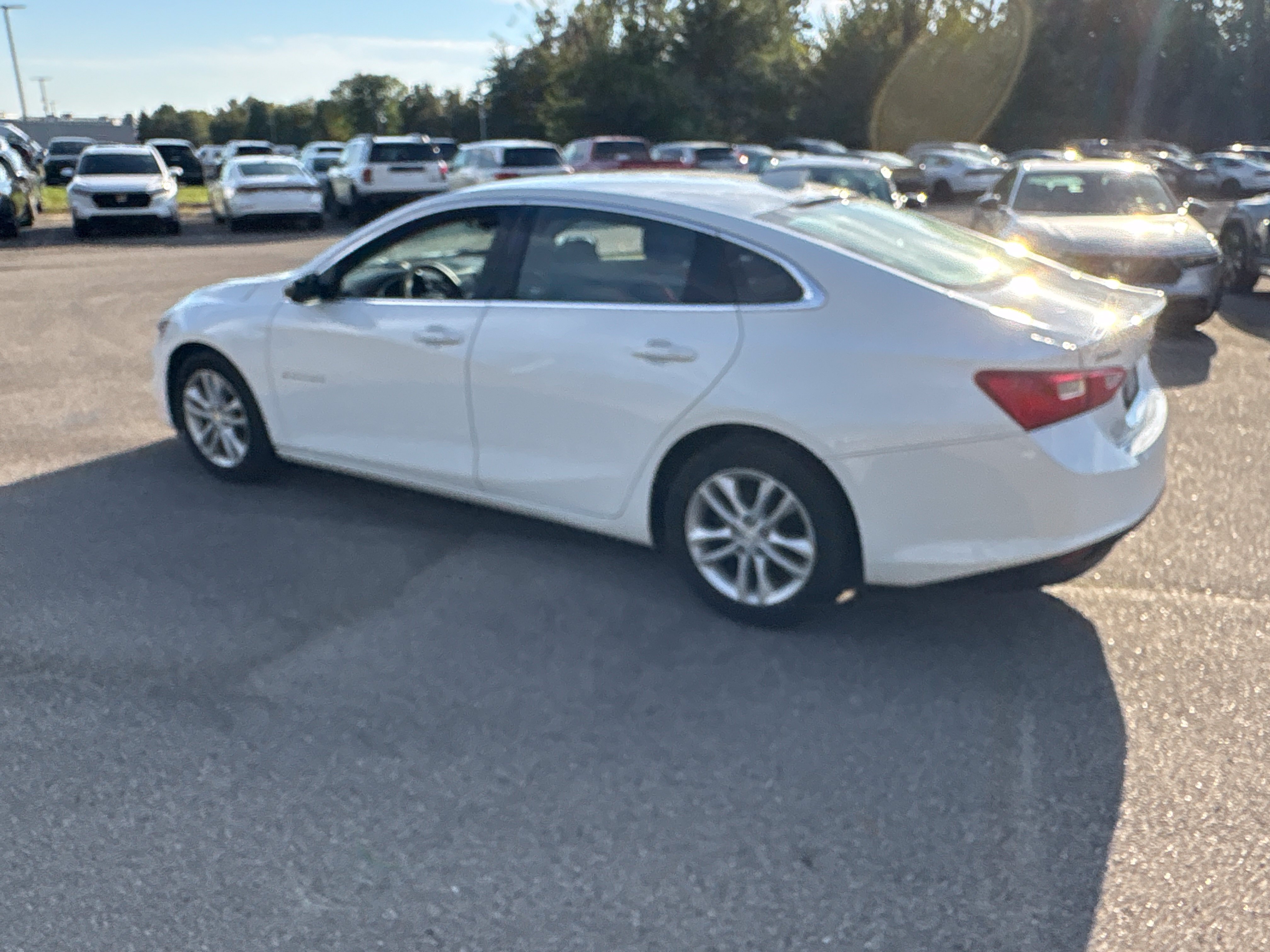 Used 2016 Chevrolet Malibu LT FWD image 9