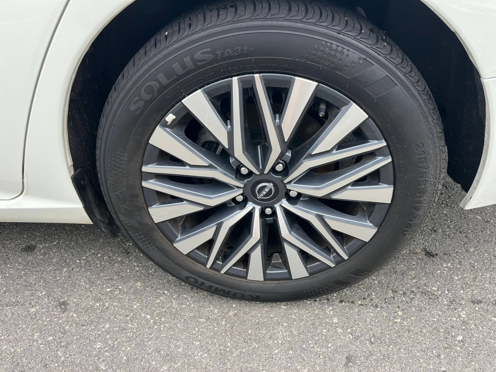 Used 2025 Nissan Altima 2.5 SV FWD image 31