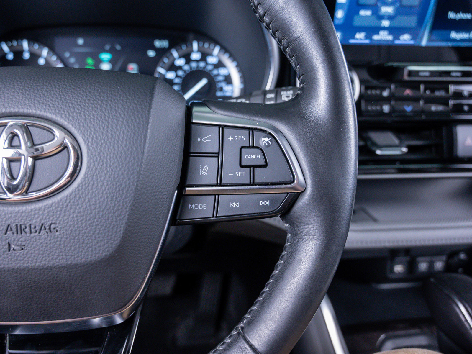 Used 2021 Toyota Highlander Limited image 24