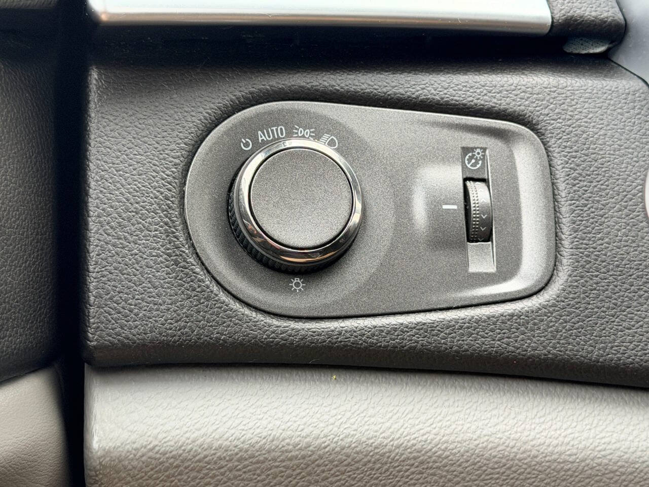 Used 2011 Cadillac SRX 2WD image 31