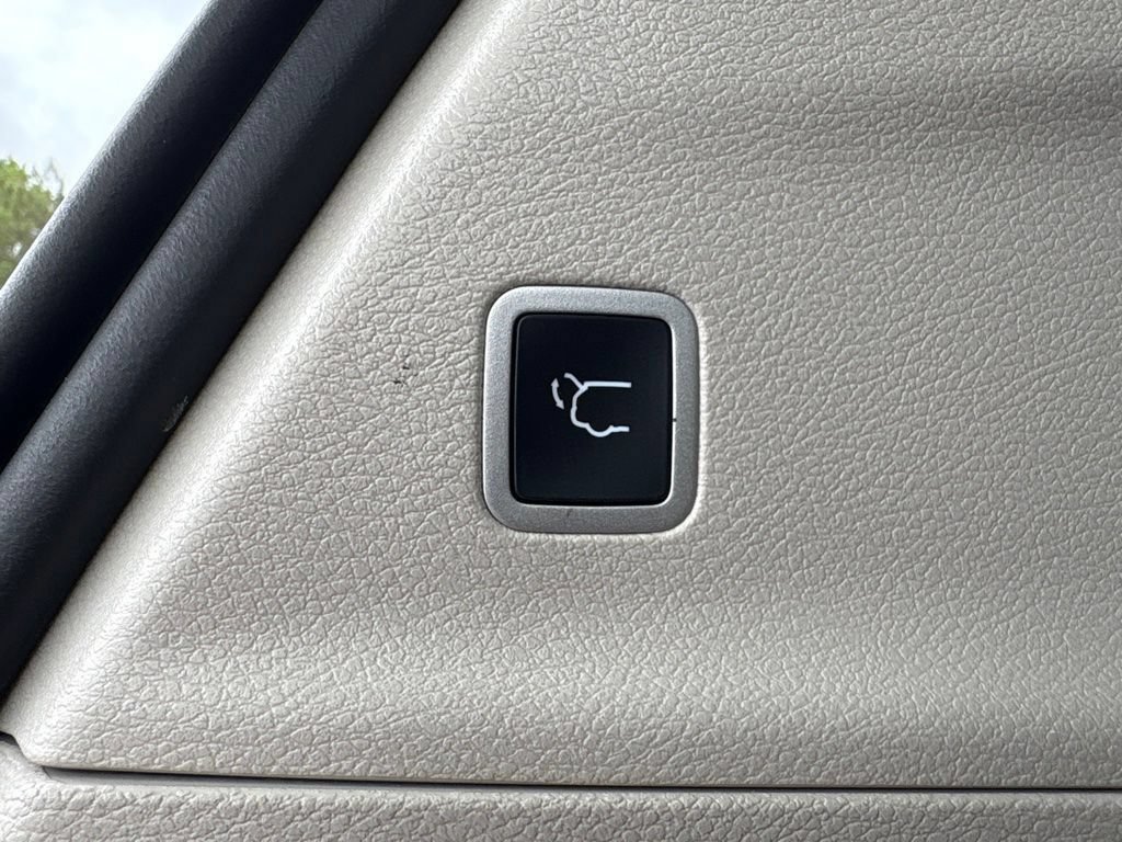 Used 2023 Chrysler Pacifica Touring-L FWD image 26