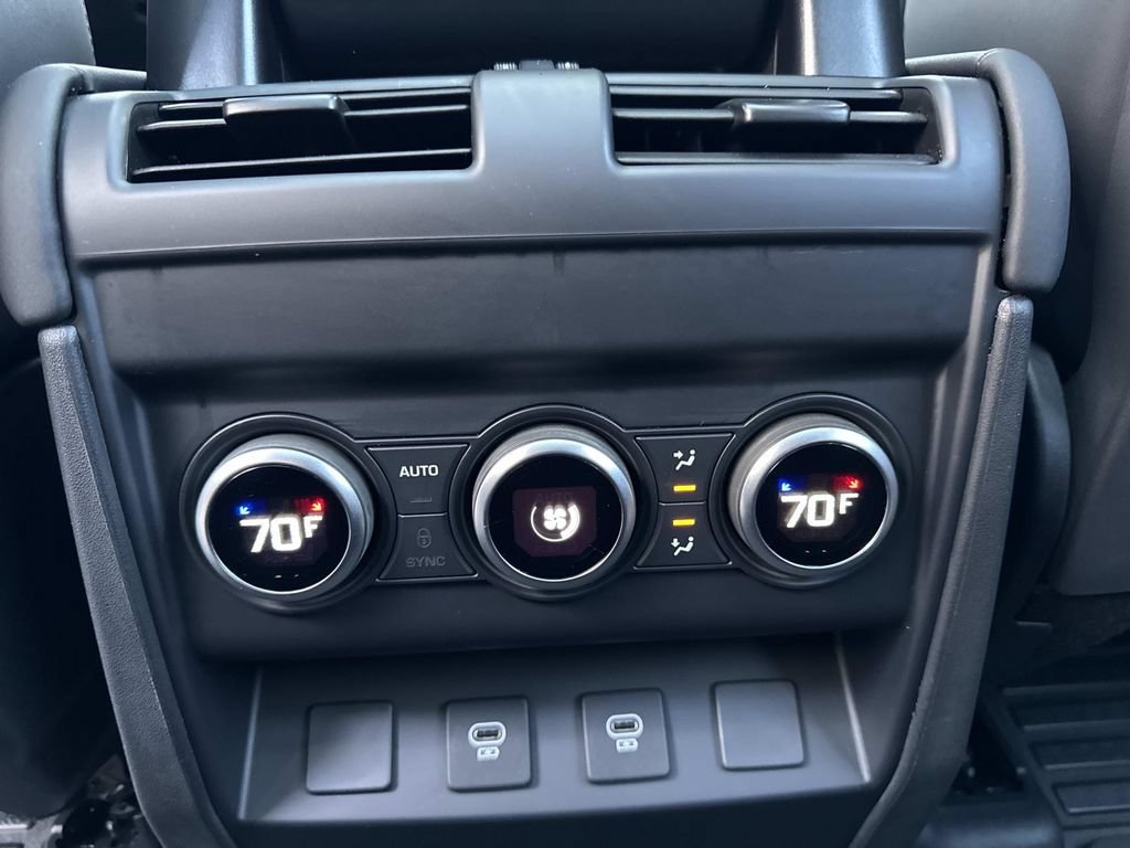 Certified 2025 Land Rover Defender 110 X-Dynamic SE AWD/4WD image 15