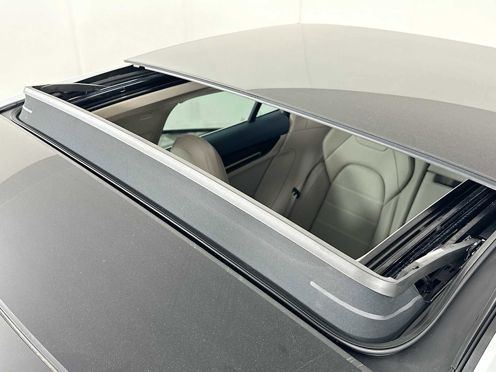 Certified 2024 Porsche Panamera 4 image 21