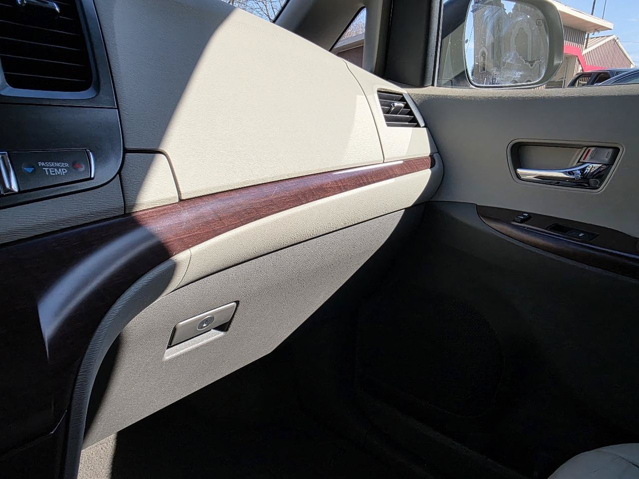 Used 2013 Toyota Sienna XLE FWD image 47