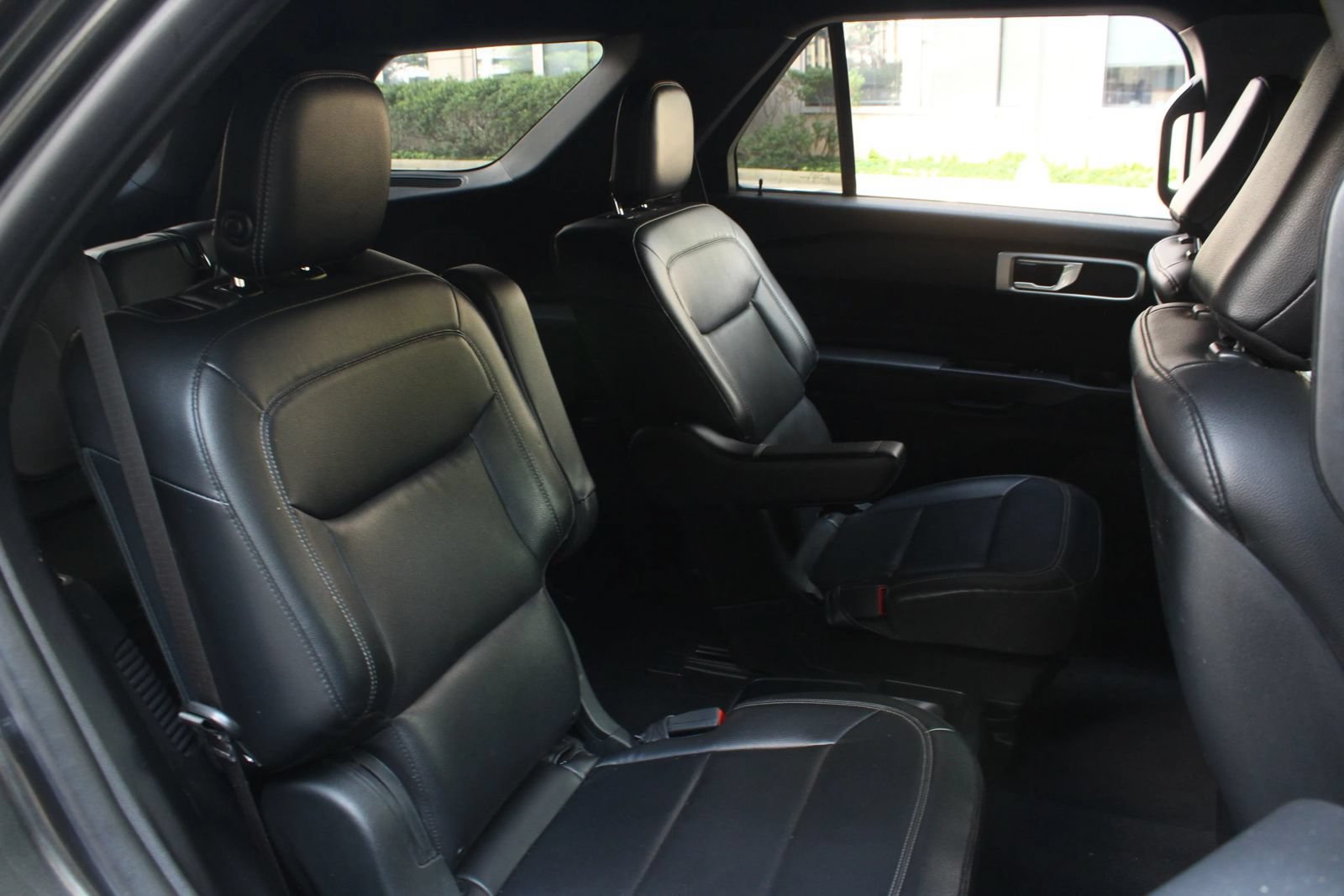 Used 2020 Ford Explorer XLT w/ Equipment Group 202A AWD/4WD image 21