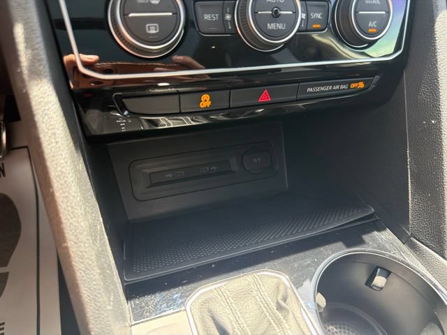 Used 2023 Volkswagen Atlas SEL Premium AWD/4WD image 35