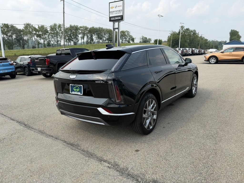 Certified 2025 Cadillac Optiq Luxury 2 w/ LPO, Floor Liner Package AWD/4WD image 6