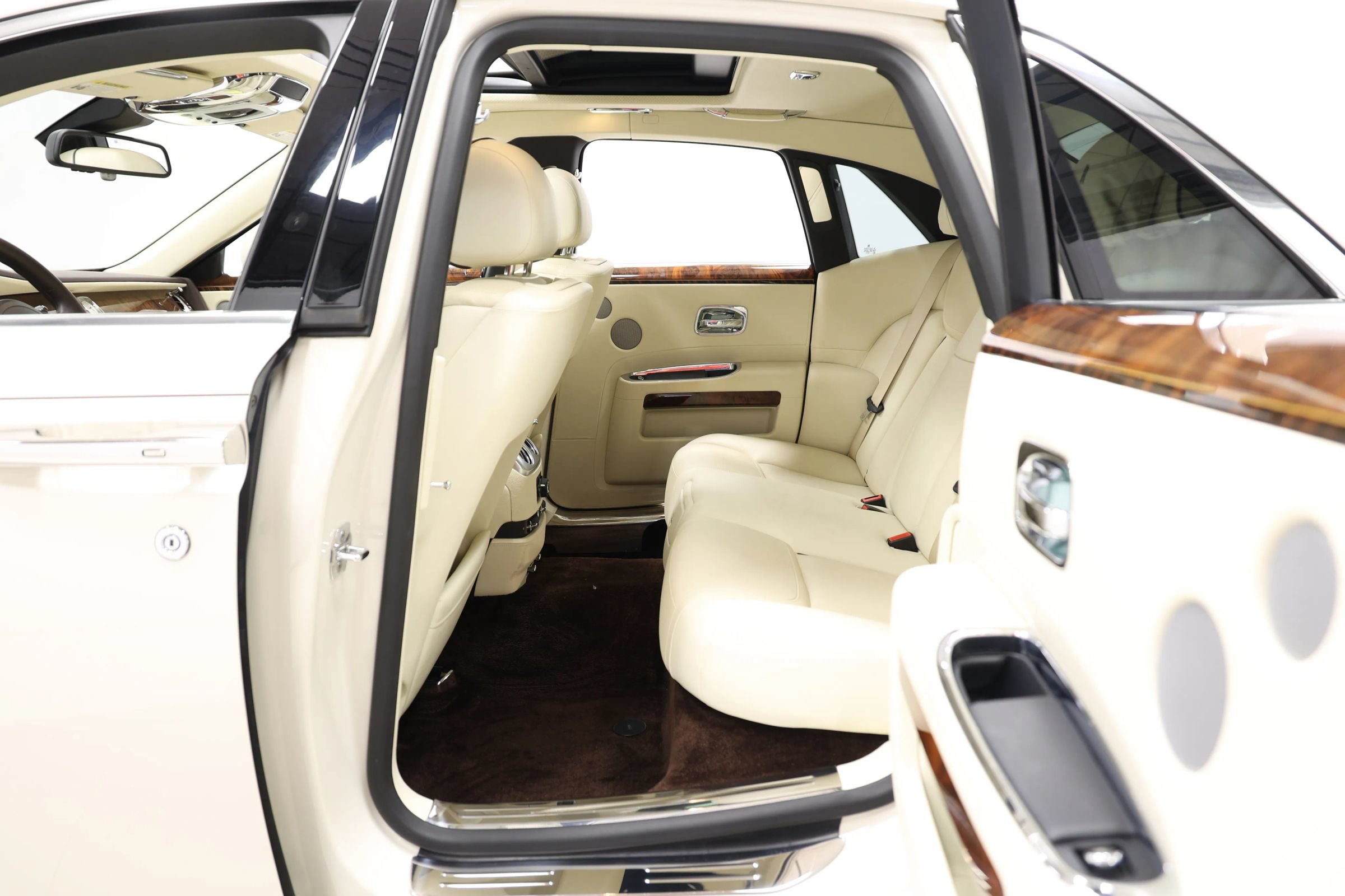Used 2016 Rolls-Royce Ghost RWD image 57