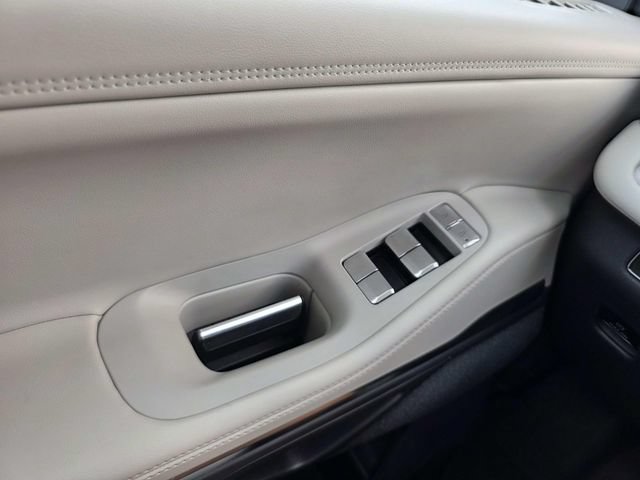 Used 2025 Lincoln Navigator Reserve AWD/4WD image 15