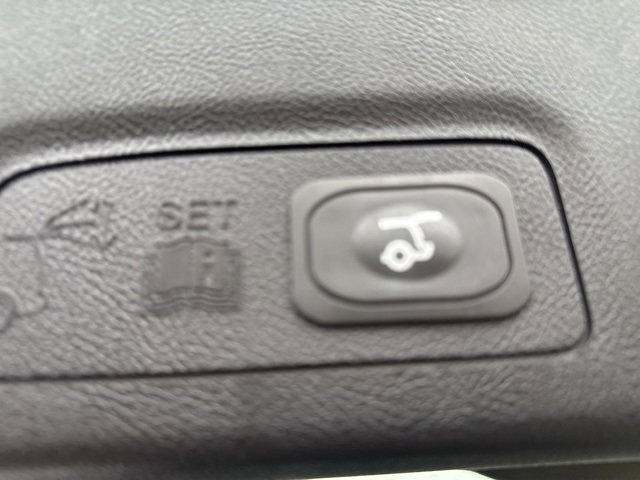 Used 2017 Lincoln MKC Premiere image 13