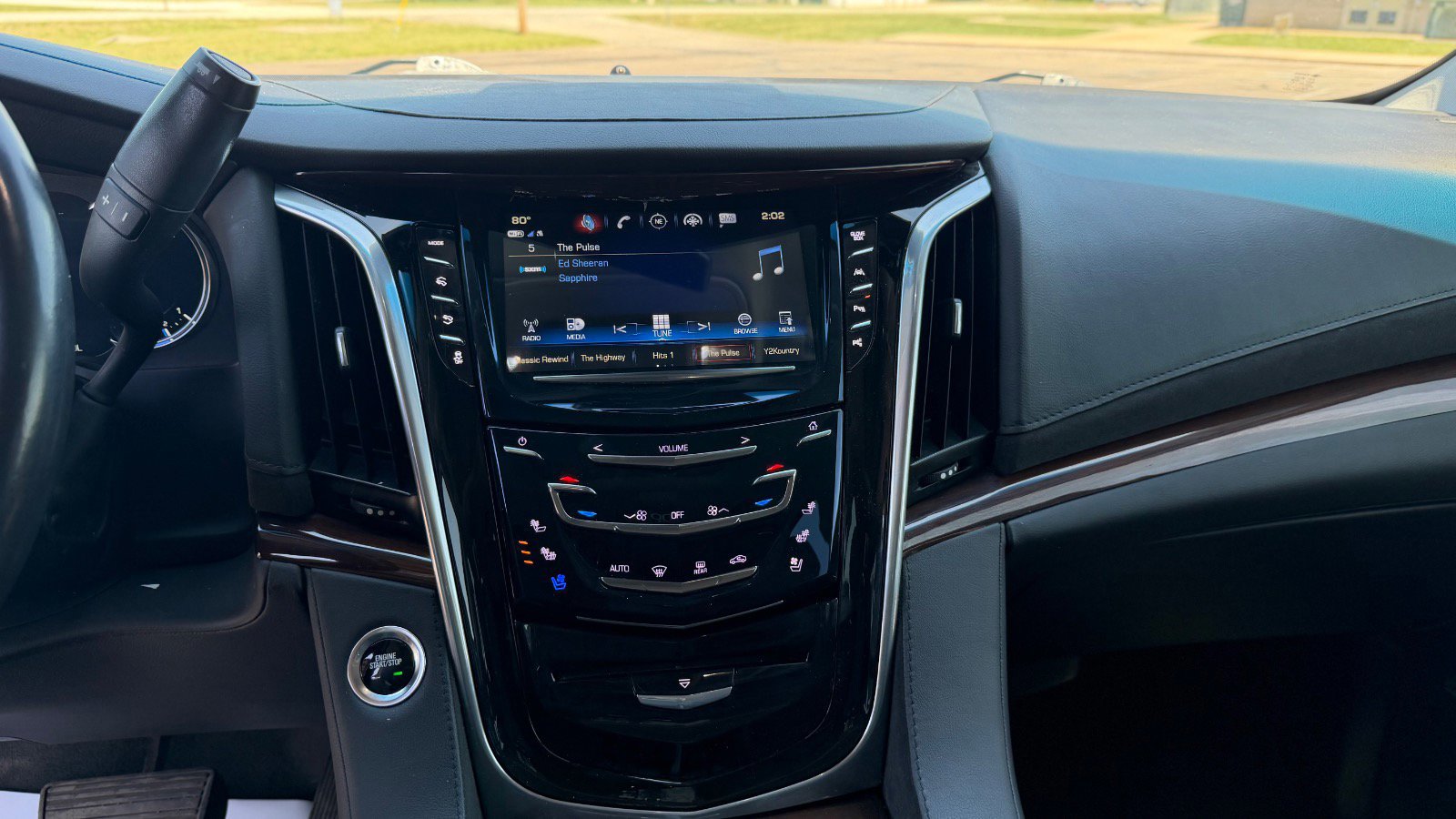 Used 2019 Cadillac Escalade ESV Luxury AWD/4WD image 43