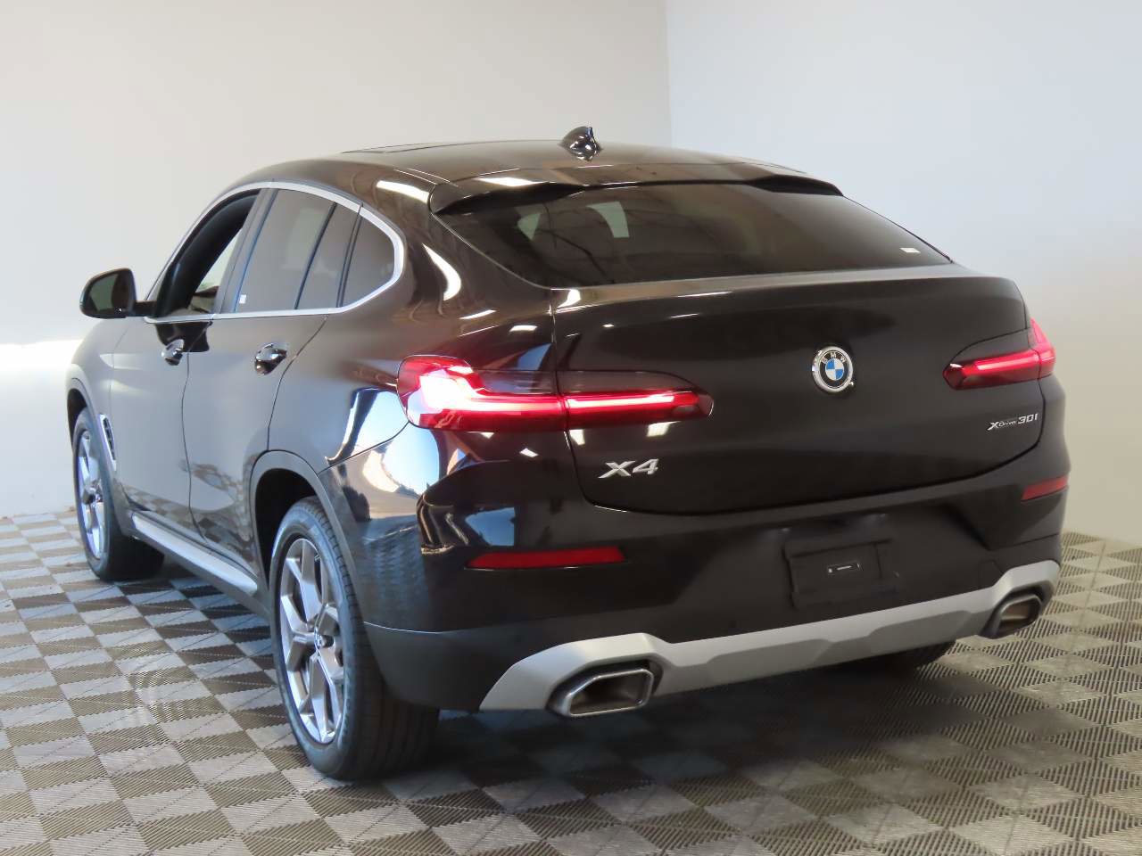 Used 2025 BMW X4 xDrive30i image 3