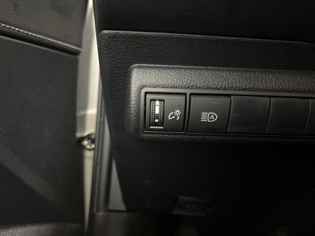 Used 2021 Toyota Corolla SE w/ SE Preferred Package image 13