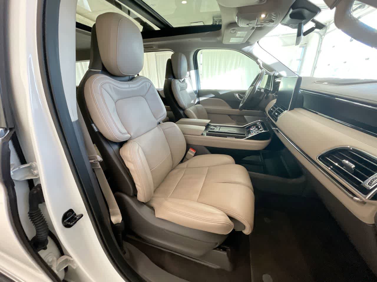 Used 2022 Lincoln Navigator L Reserve AWD/4WD image 26