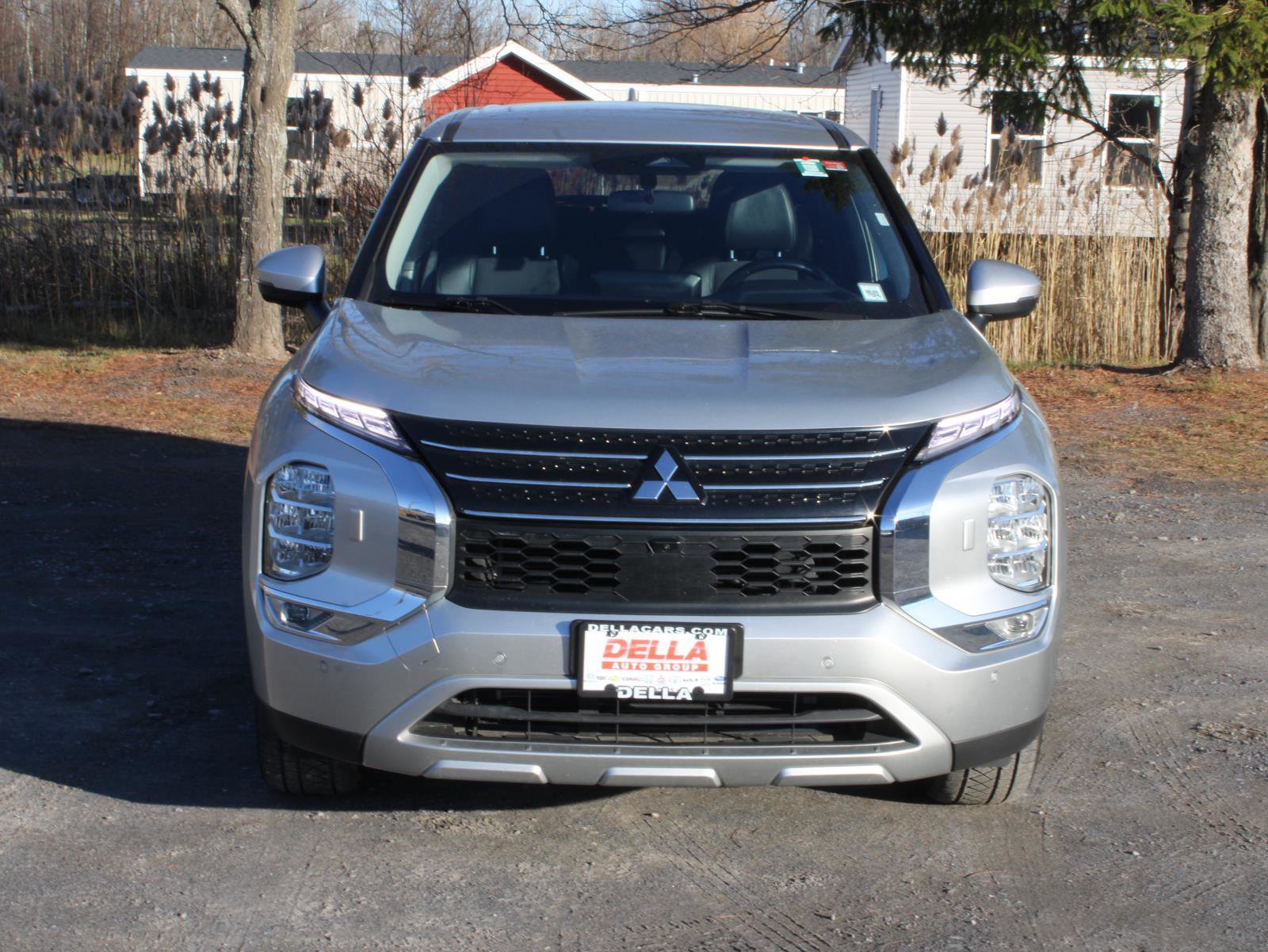 Used 2023 Mitsubishi Outlander SE image 2