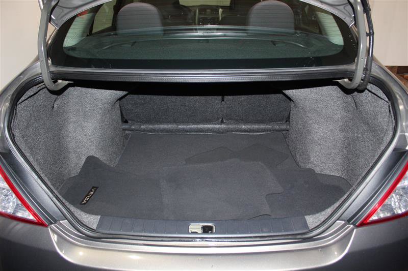 Used 2015 Nissan Versa SV FWD image 29