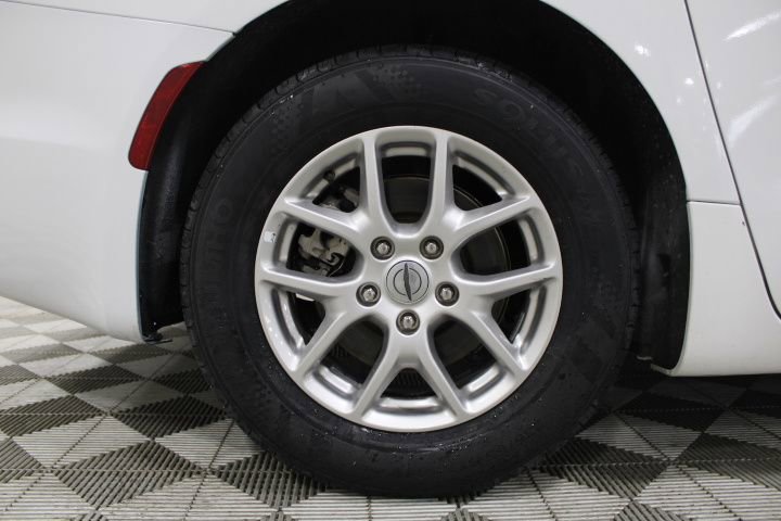 Used 2024 Chrysler Pacifica Touring-L image 47