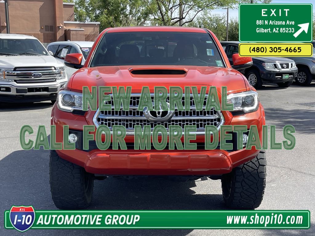 Used 2016 Toyota Tacoma TRD Sport RWD image 2