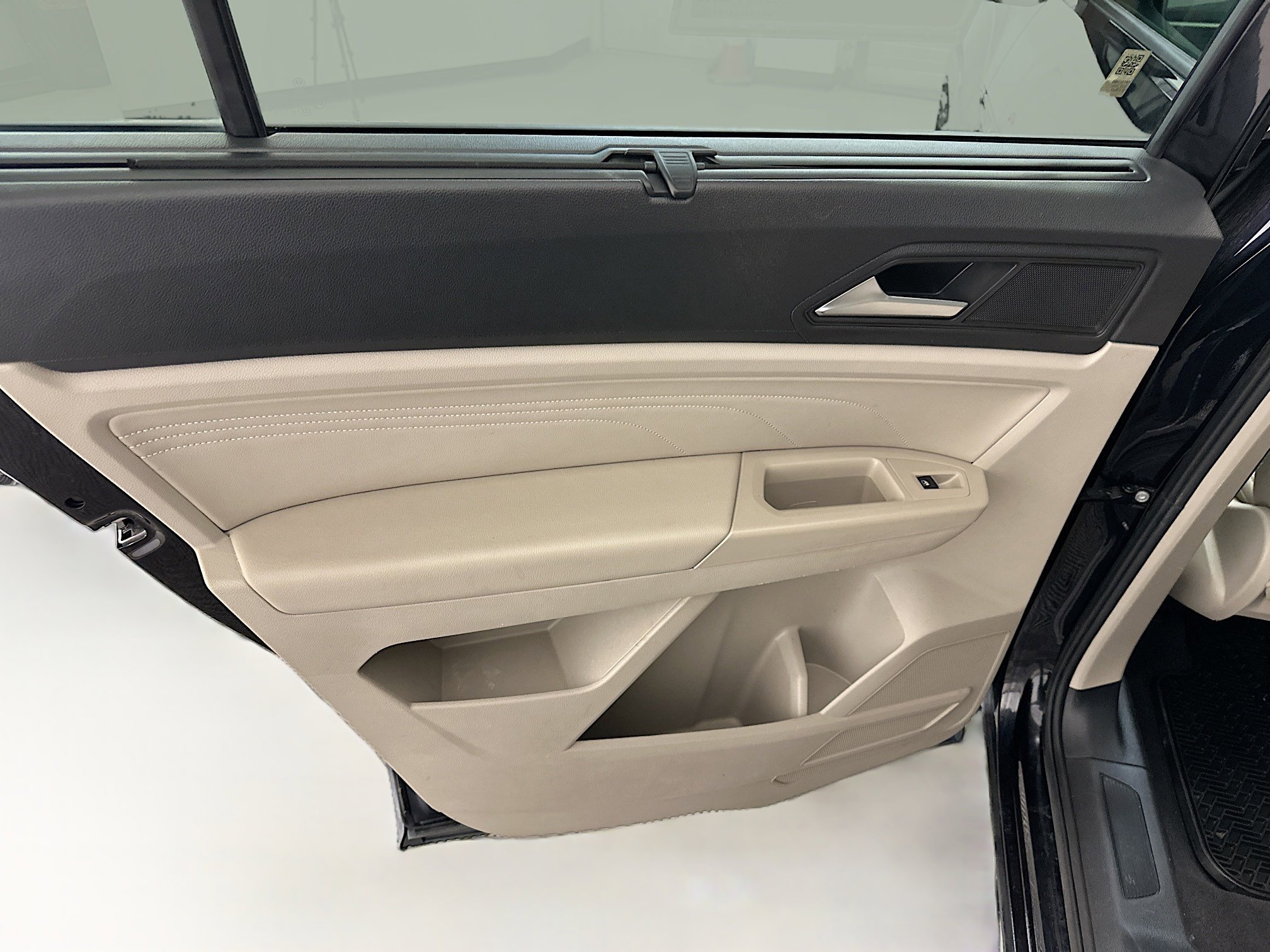 Used 2023 Volkswagen Atlas SEL R-Line image 26