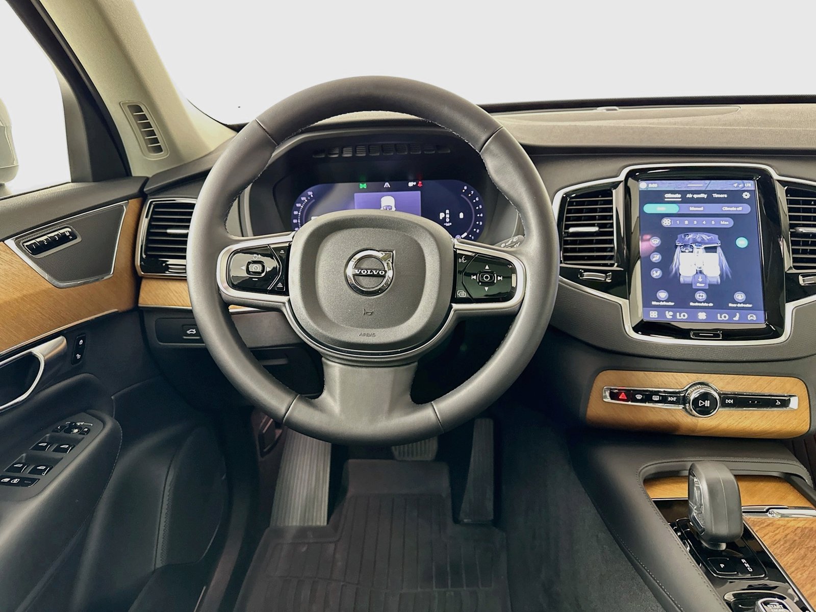 Certified 2025 Volvo XC90 B6 Plus AWD/4WD image 15