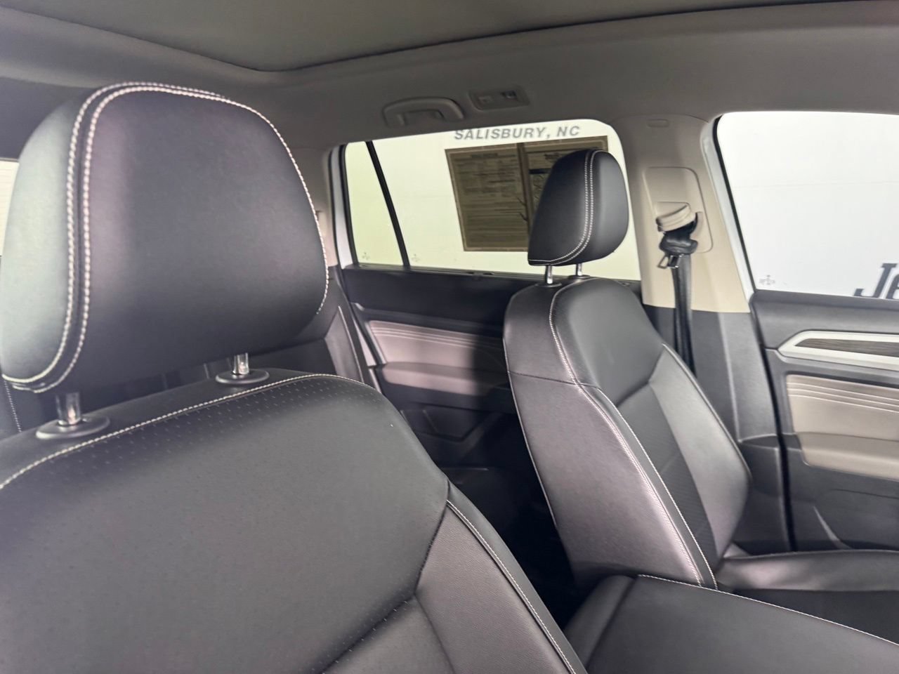 Used 2023 Volkswagen Atlas SE w/ Panoramic Sunroof Package FWD image 35