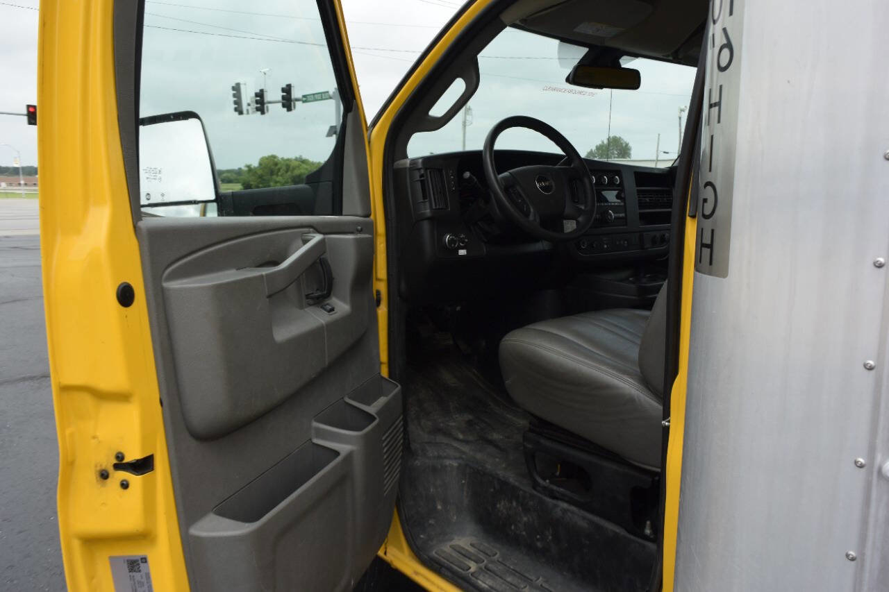 Used 2021 GMC Savana 3500 Extended w/ Power Convenience Package image 12
