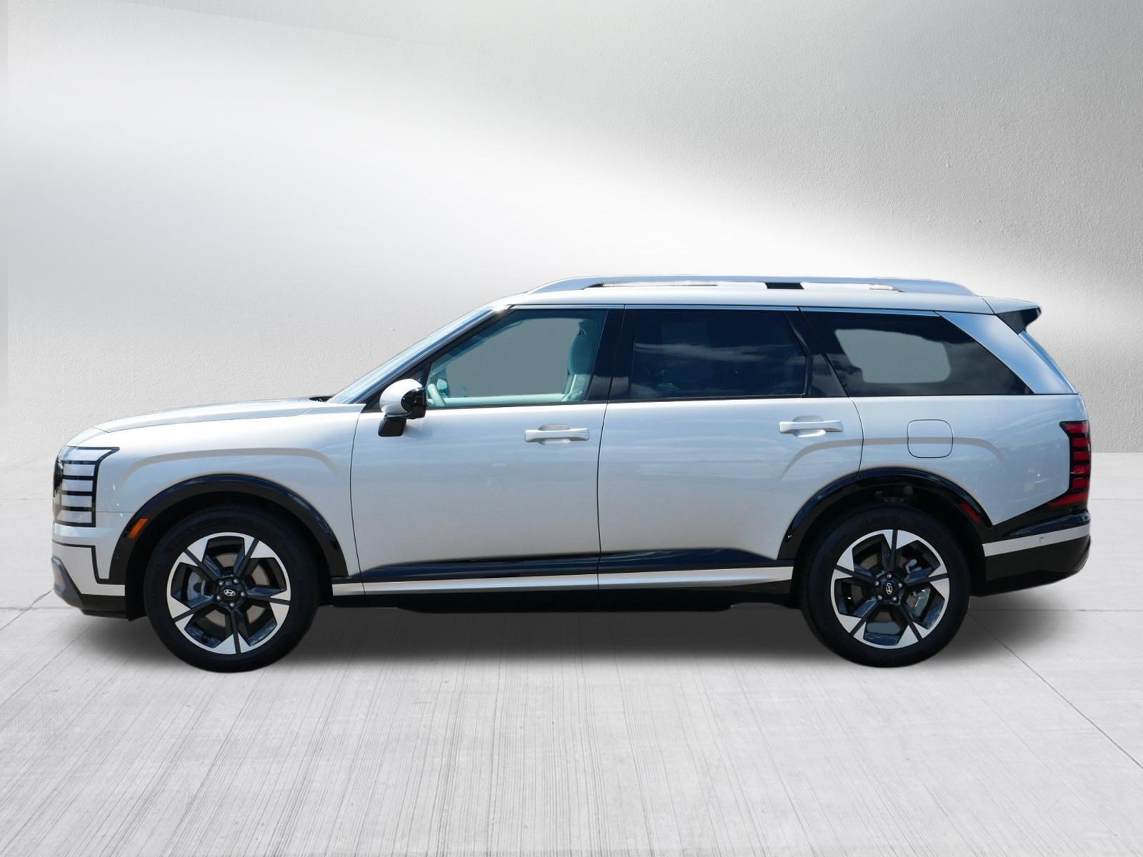 Certified 2026 Hyundai Palisade Limited AWD/4WD image 4