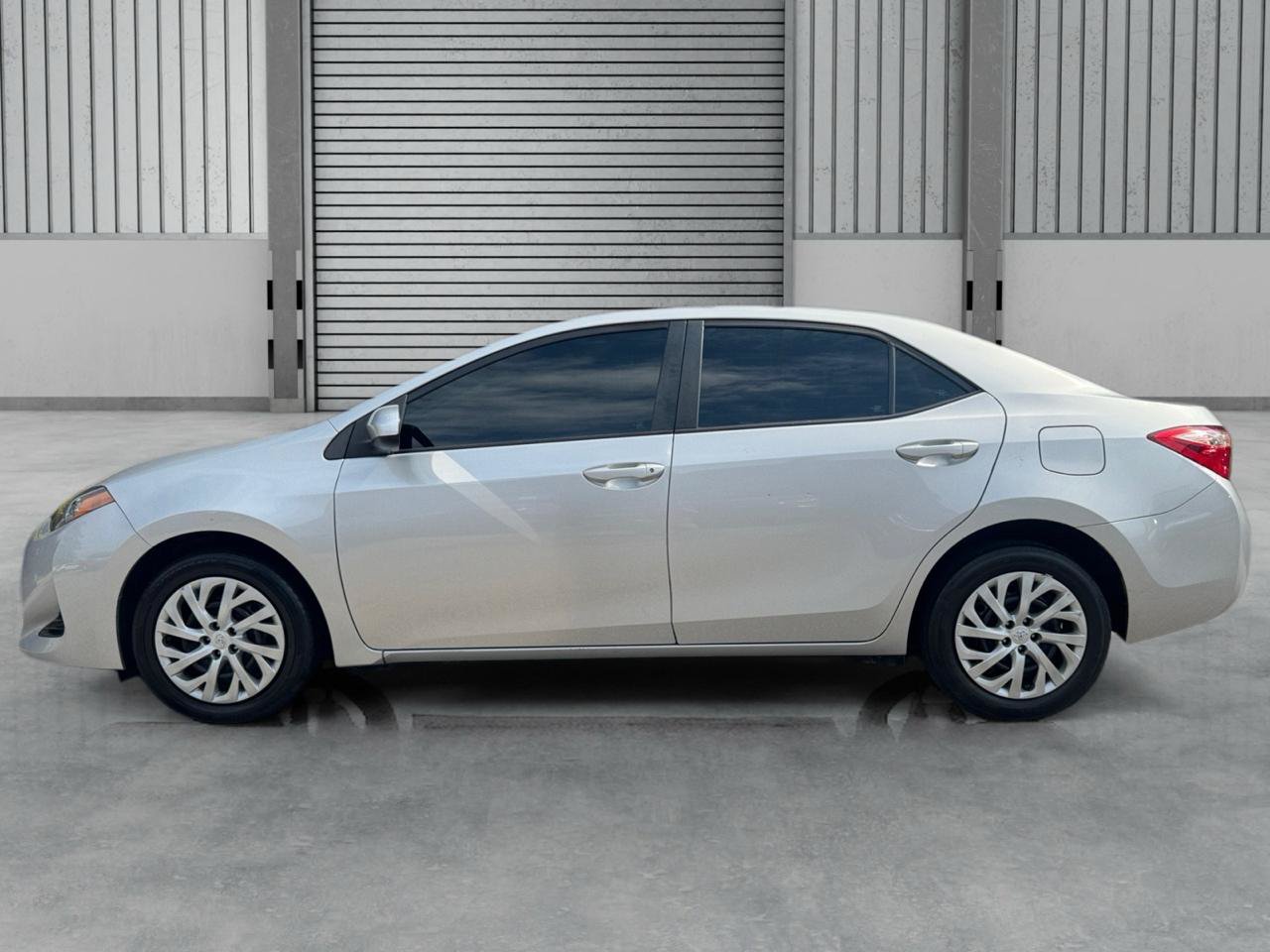 Used 2019 Toyota Corolla LE FWD image 2