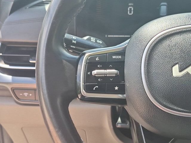 Used 2025 Kia Carnival FWD image 21