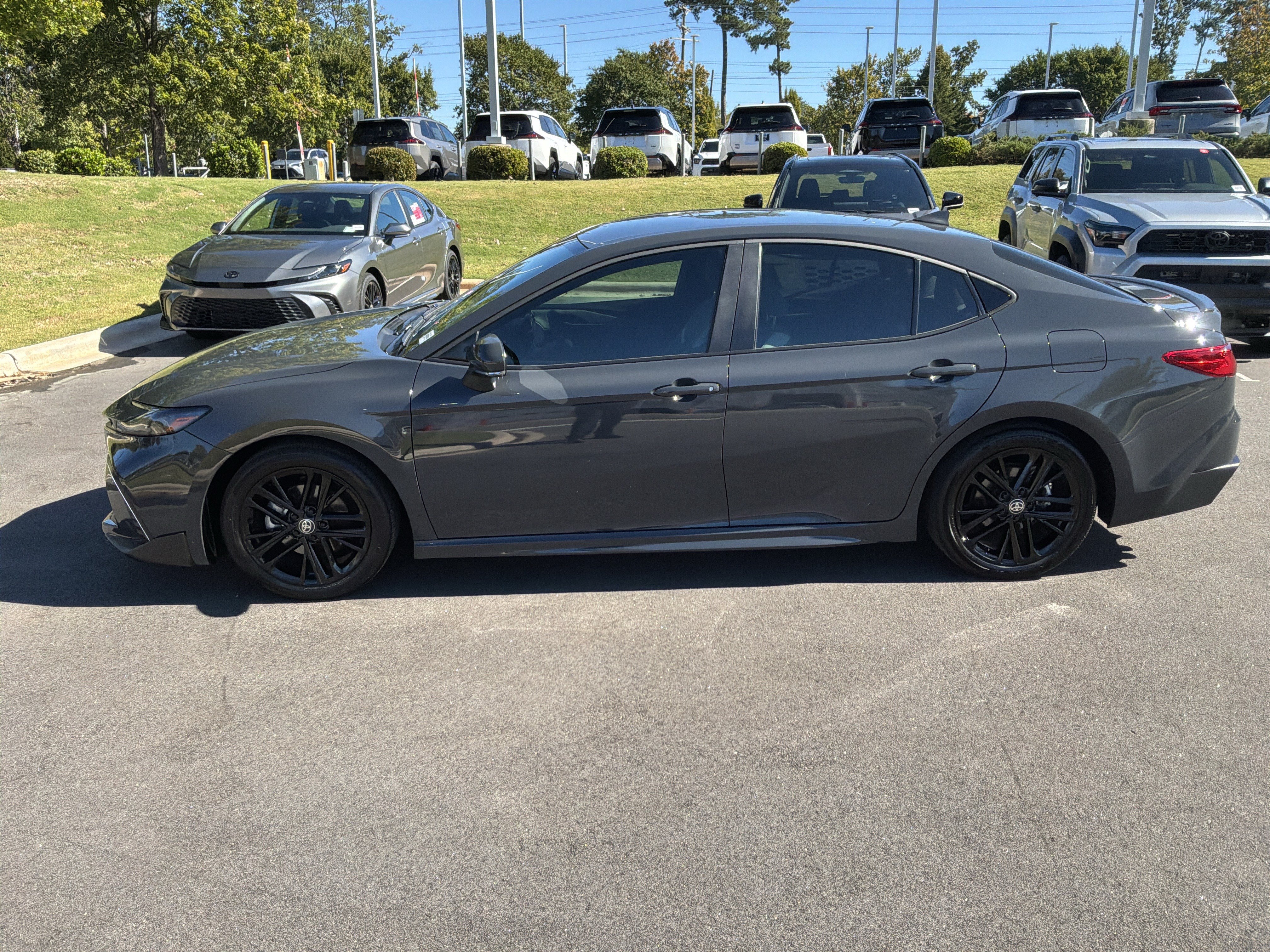 Used 2026 Toyota Camry SE FWD image 7