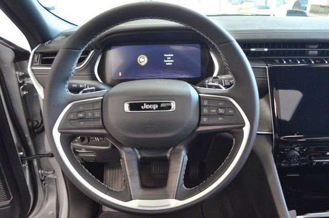 New 2025 Jeep Grand Cherokee Limited w/ Black Appearance Package image 16