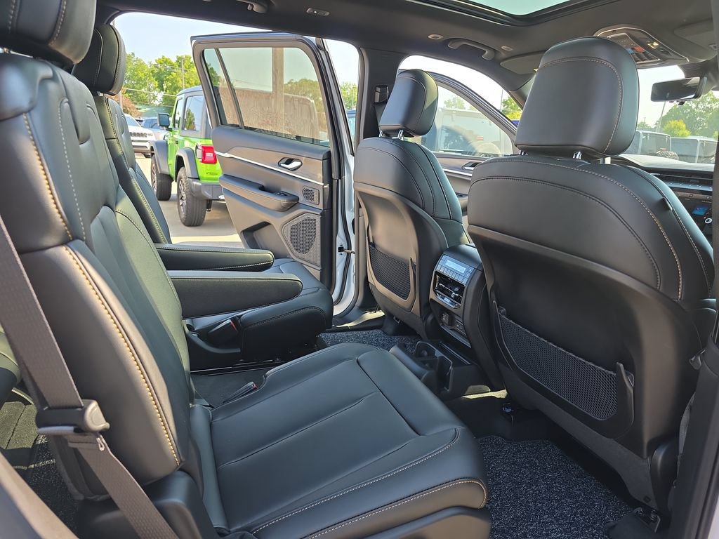 New 2026 Jeep Grand Cherokee L Limited AWD/4WD image 11