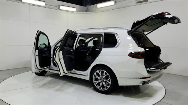 Used 2026 BMW X7 xDrive40i AWD/4WD image 31
