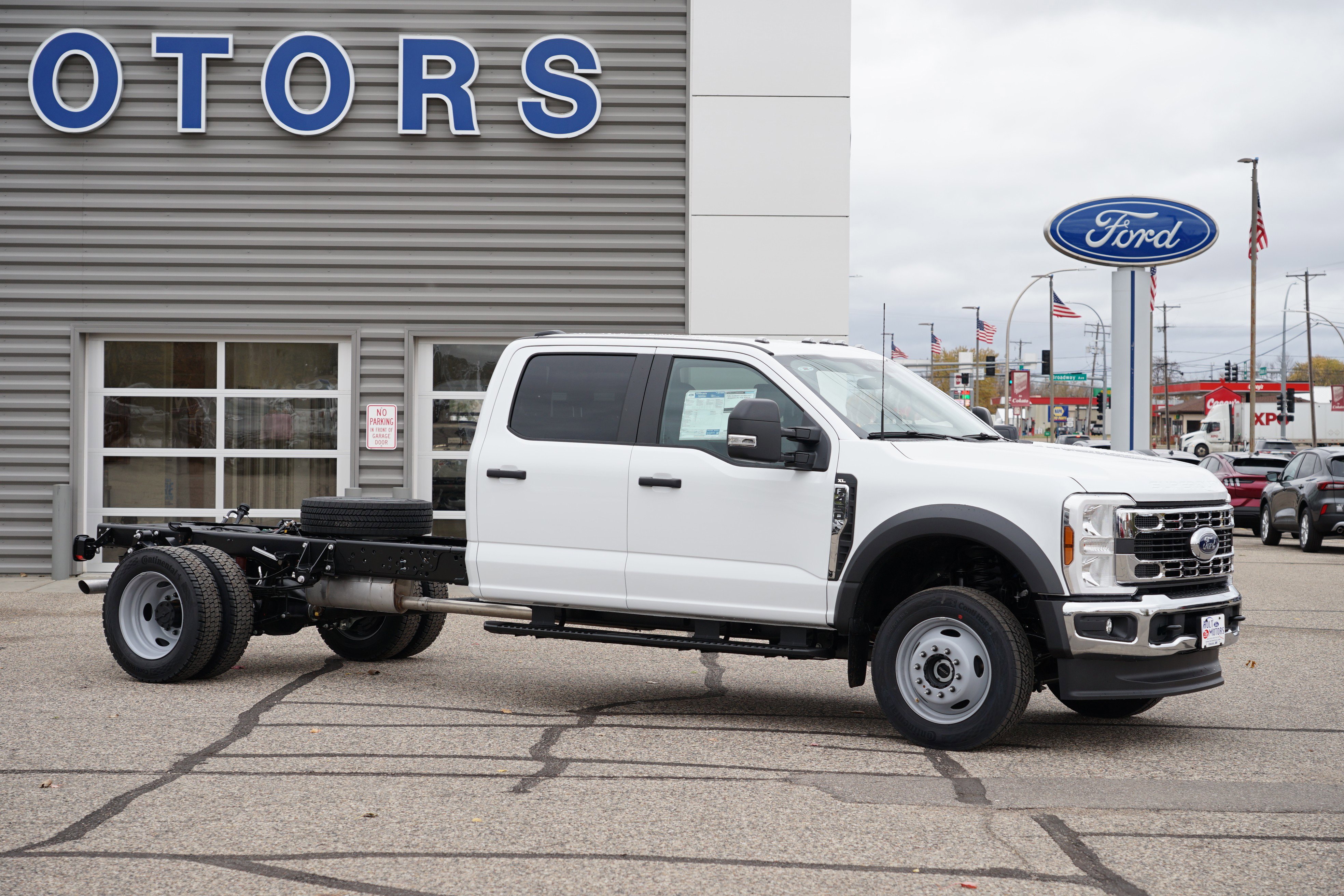 New 2026 Ford F450 XL w/ XL Chrome Package image 2