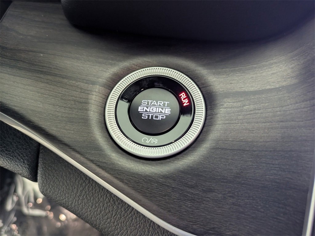 New 2025 Jeep Grand Cherokee Limited w/ Black Appearance Package image 25