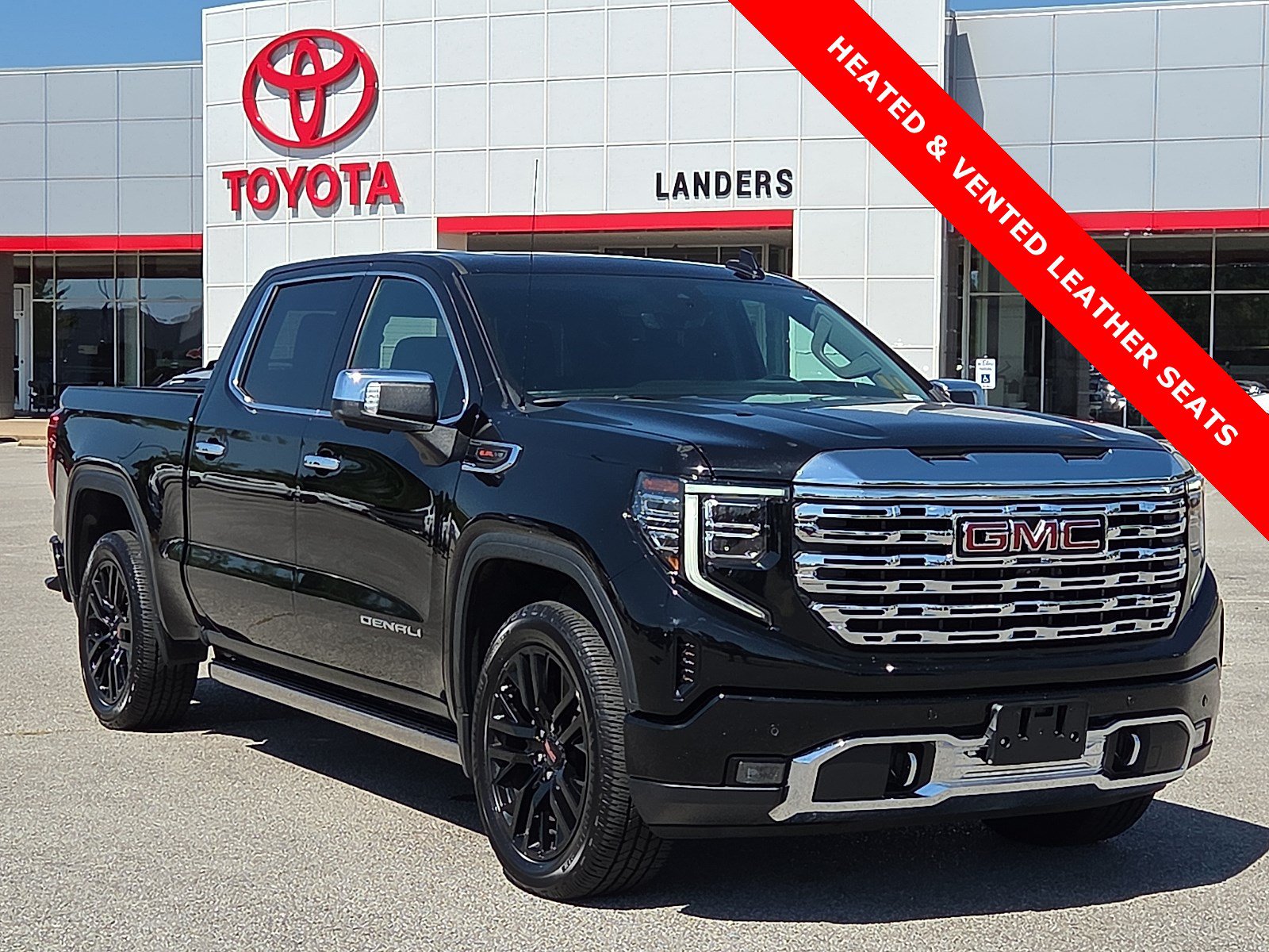 Used 2023 GMC Sierra 1500 Denali w/ Denali Reserve Package AWD/4WD image 1