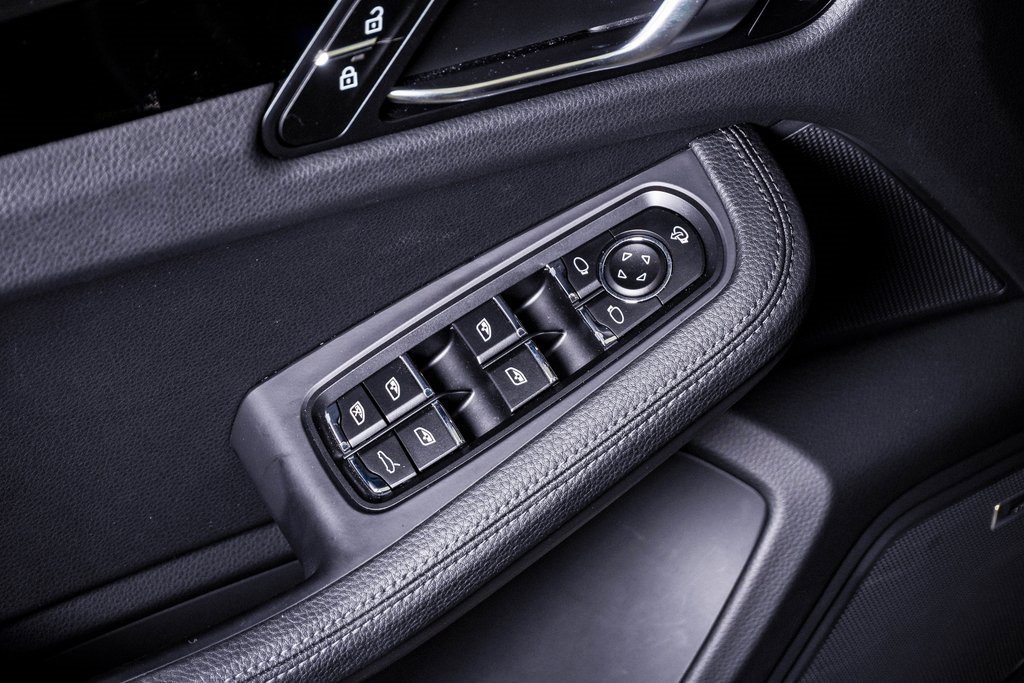 Certified 2025 Porsche Macan image 26