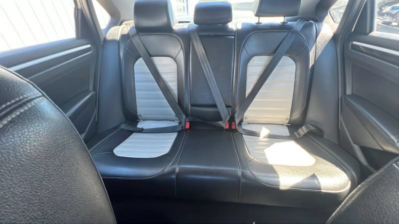 Used 2018 Volkswagen Passat 3.6 FWD image 17