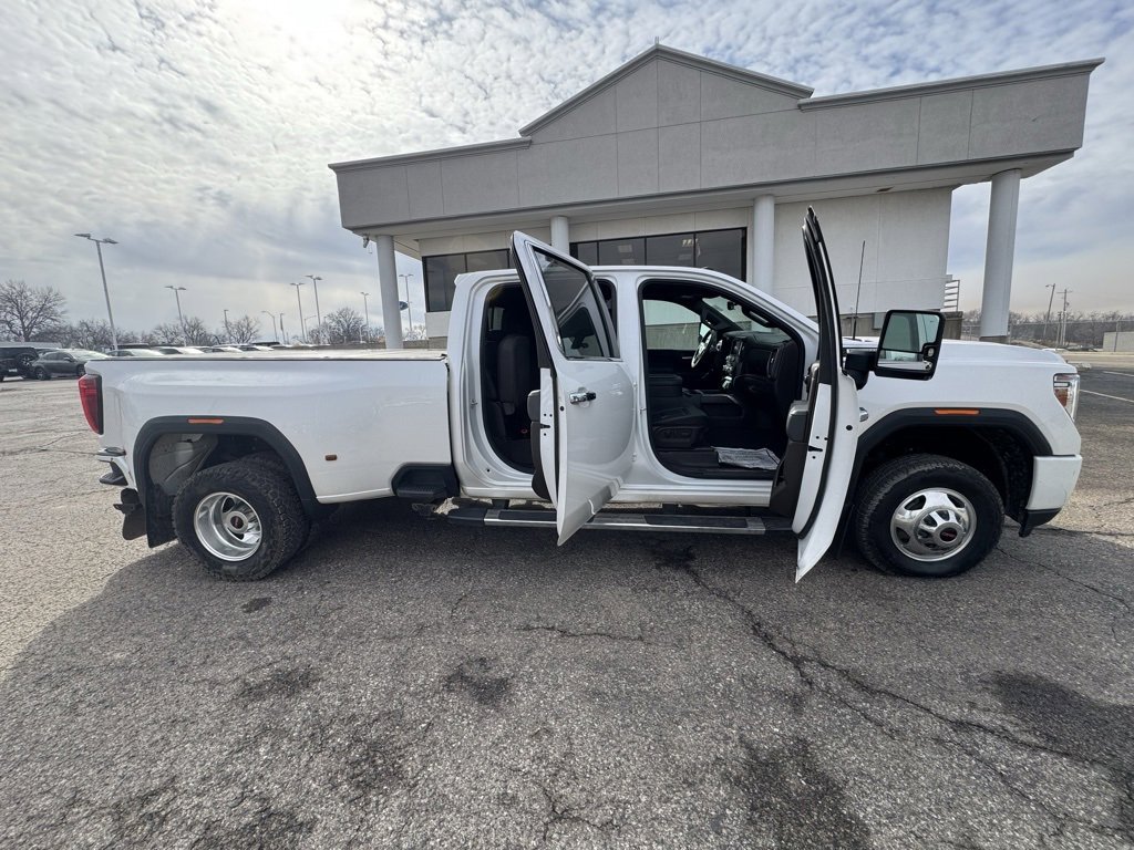 Used 2022 GMC Sierra 3500 Denali w/ Denali Ultimate Package image 8