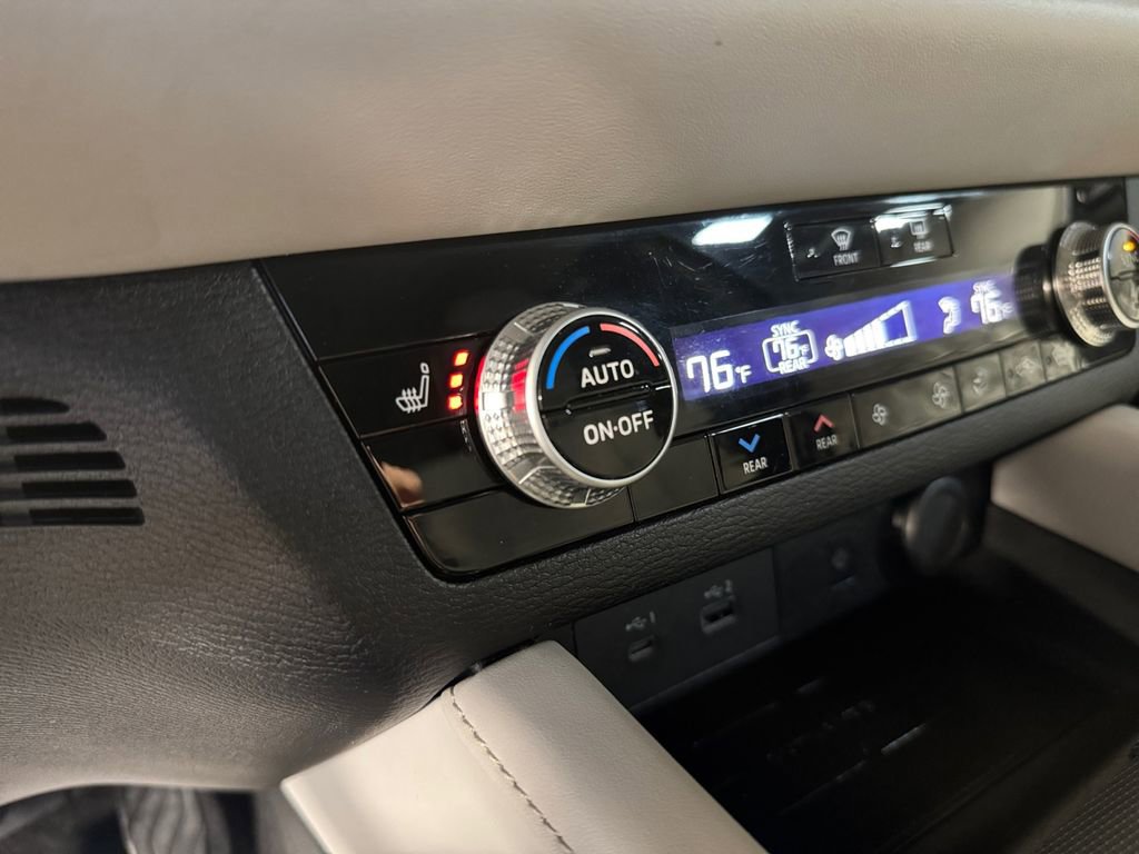 Used 2023 Mitsubishi Outlander SEL image 30