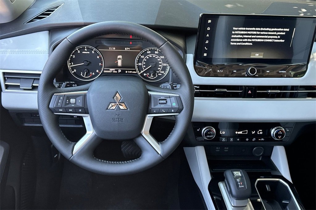 New 2025 Mitsubishi Outlander SE image 15