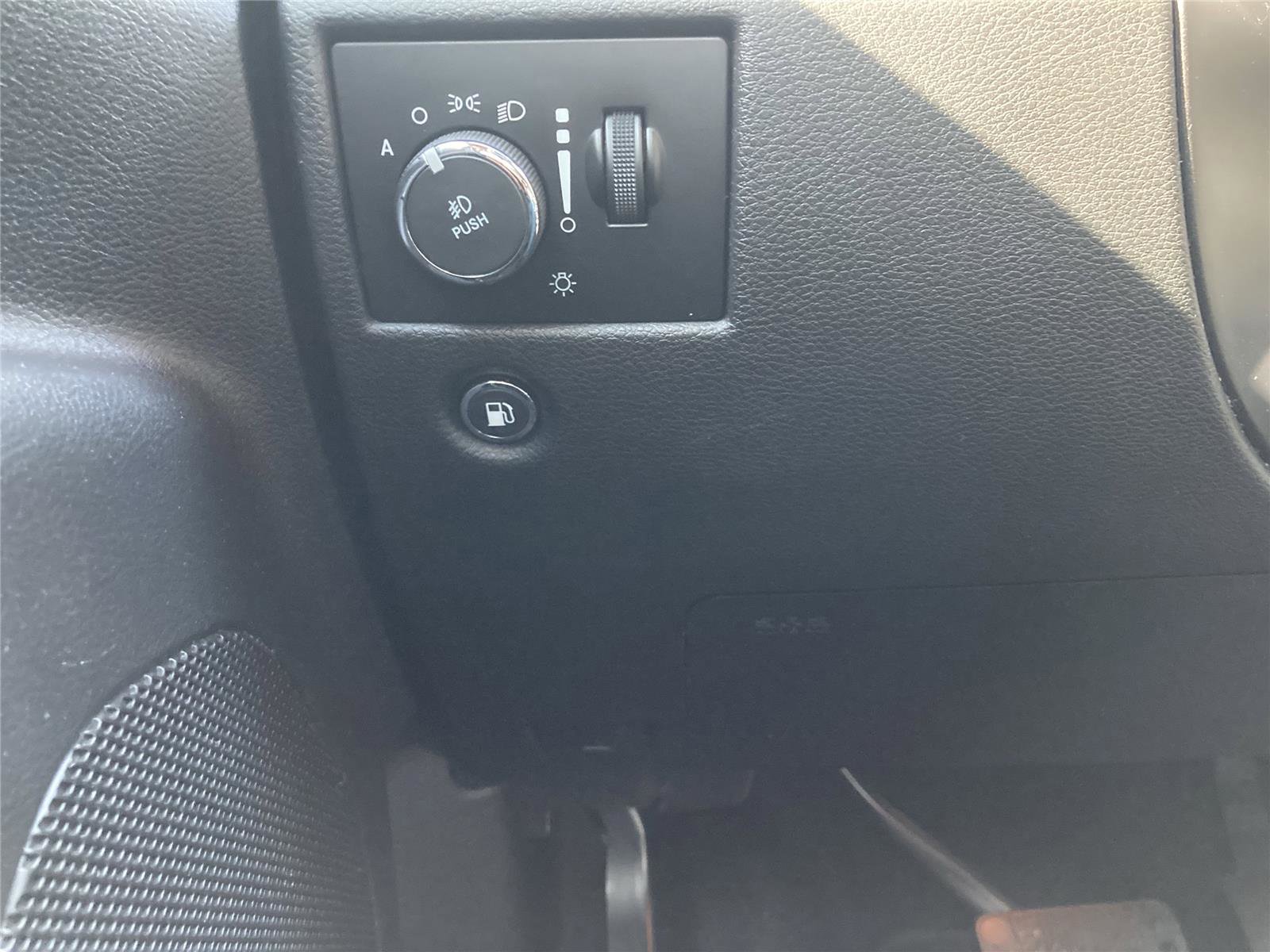 Used 2018 Jeep Grand Cherokee Laredo image 20